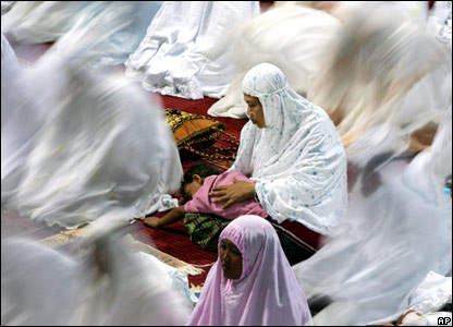 Qu'en est-il de l'im�mat (conduite de la pri�re) de la femme pour des femmes ? 