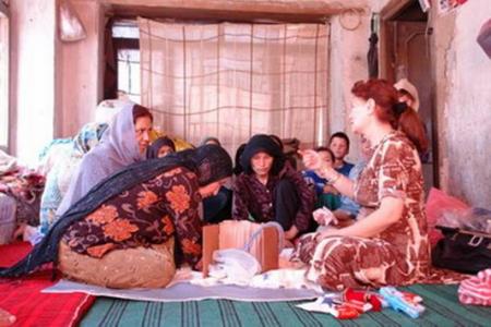 La femme a-t-elle le droit de sortir en �tant par�e de ses 