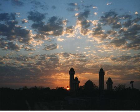 Le c�l�bre Po�te  �l-tungud� fait les �loges de Baye Niass(raa)